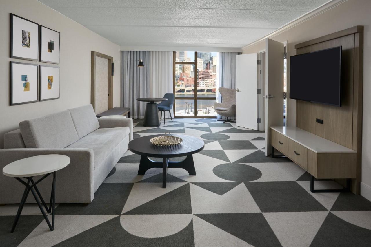 Sheraton Pittsburgh Hotel At Station Square Екстериор снимка